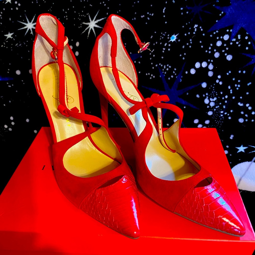 Beyond fabulous Ivanka Trump red shoes 👠 size 10 M